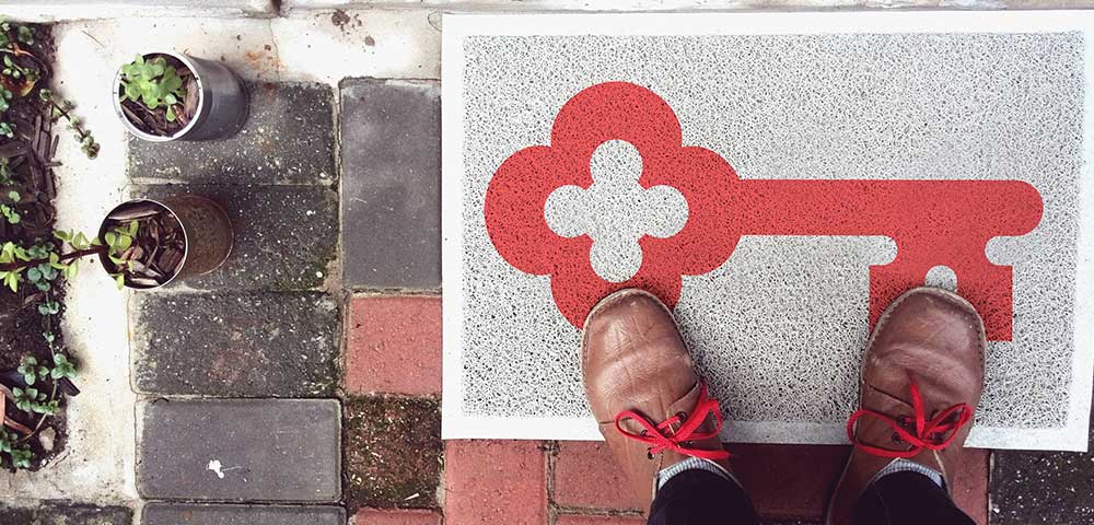 Key logo welcome mat