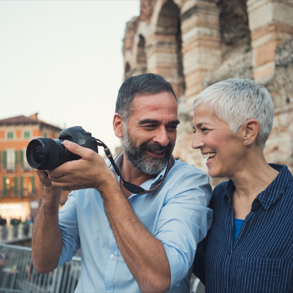 taking pictures while traveling